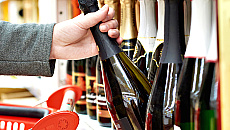 Coraz więcej gmin ogranicza nocną sprzedaż alkoholu Coraz więcej gmin ogranicza nocną sprzedaż alkoholu